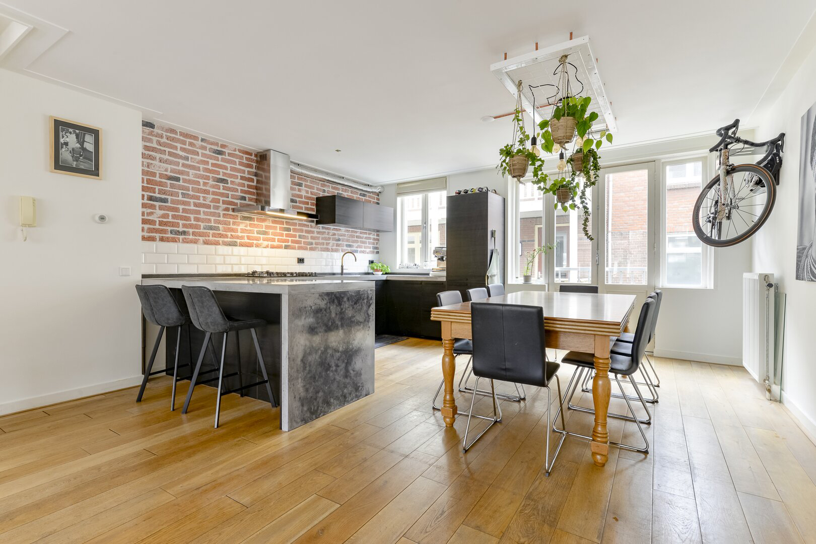 Natuursteen afwerking met strak uitgelijnd voegwerk