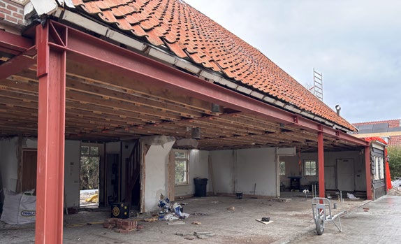 Metalen hardware detail op binnendeur